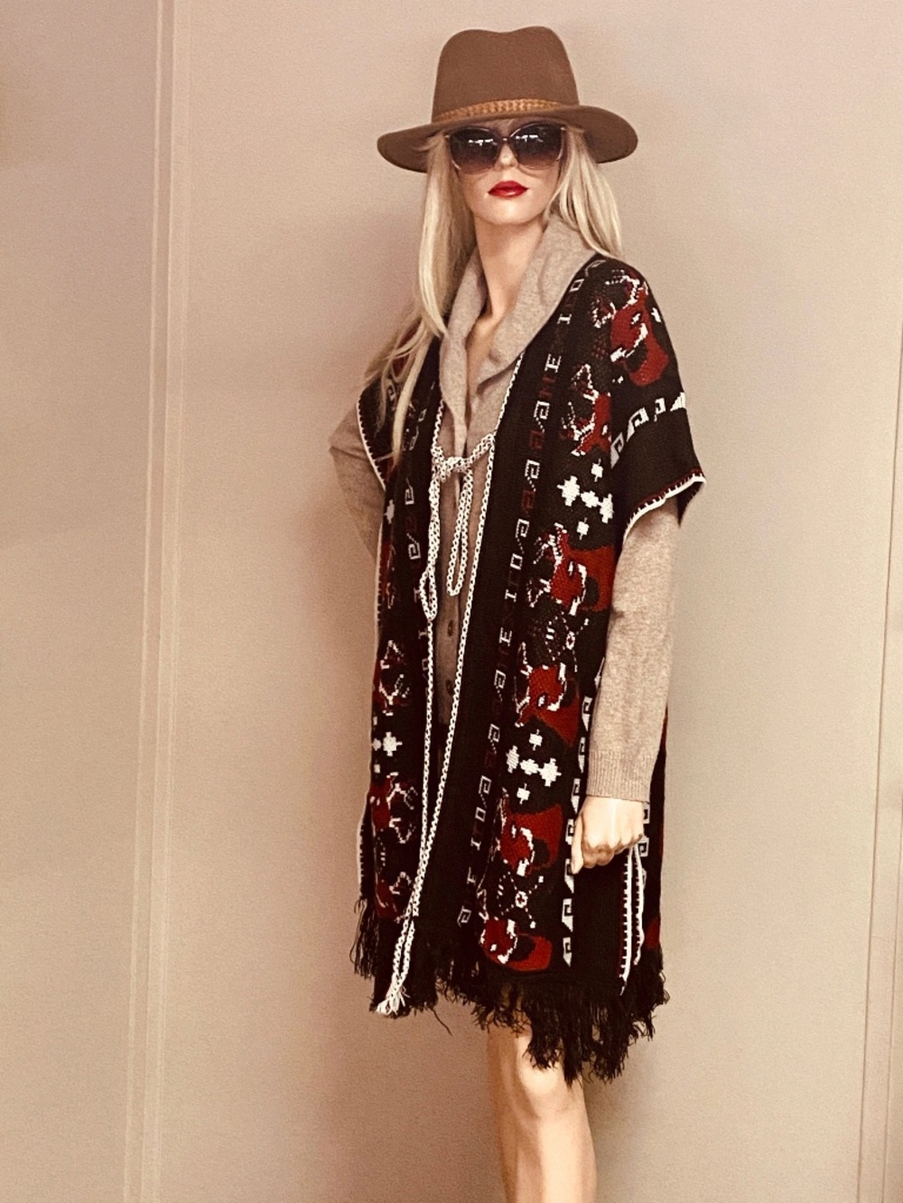 Vintage 70s Mexican Knit Poncho Cape : Deer Pattern Acrylic Sweater